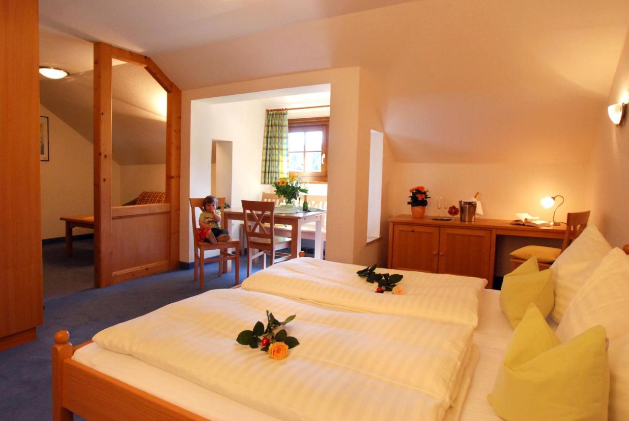 Dachstein West Hotel Gmbh-Kirchenwirt Russbach Русбах ам Пас Гшют Екстериор снимка