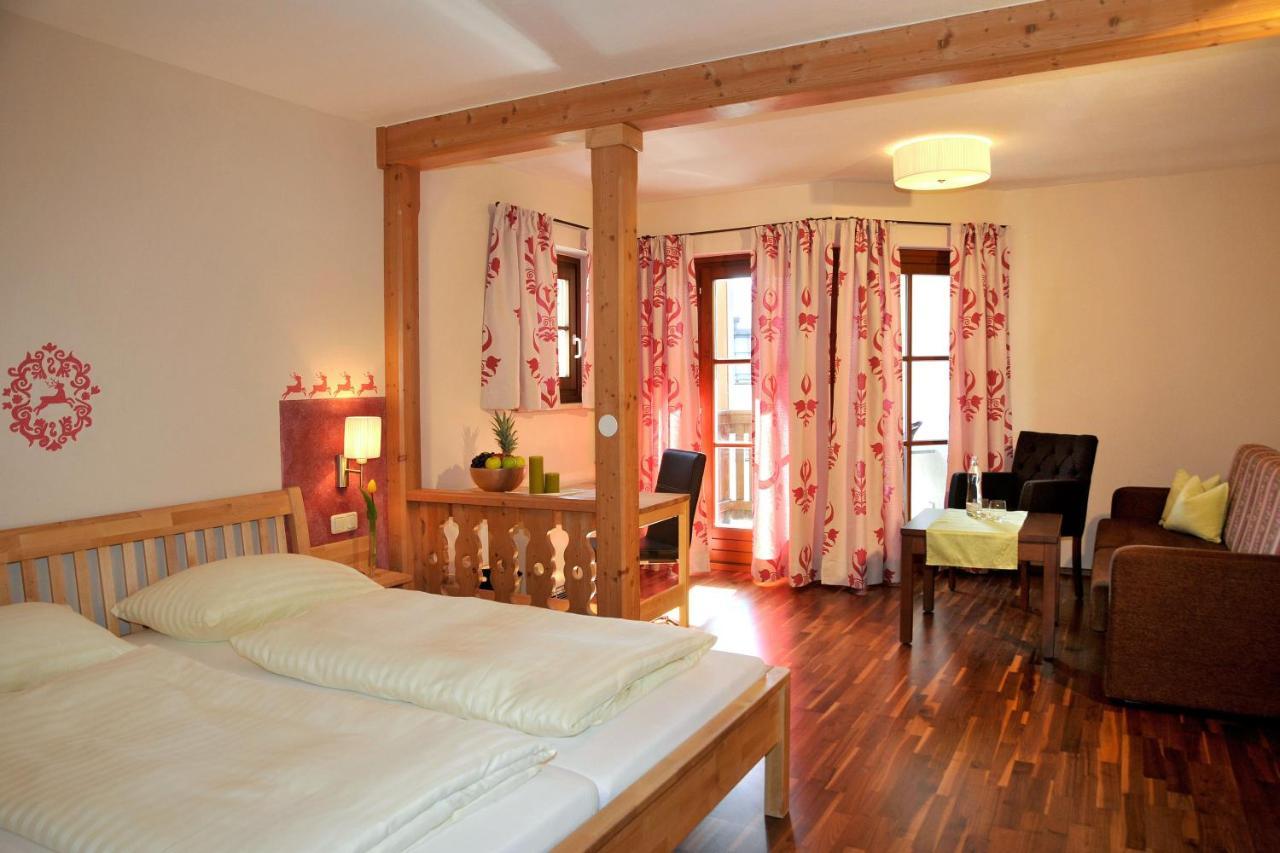 Dachstein West Hotel Gmbh-Kirchenwirt Russbach Русбах ам Пас Гшют Екстериор снимка