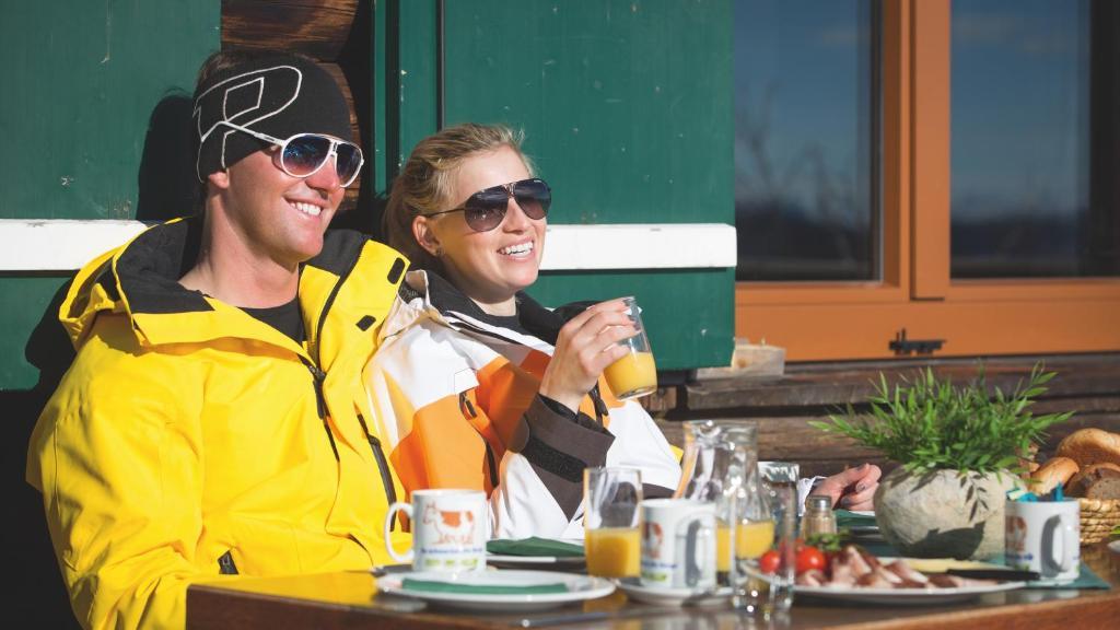 Dachstein West Hotel Gmbh-Kirchenwirt Russbach Русбах ам Пас Гшют Екстериор снимка