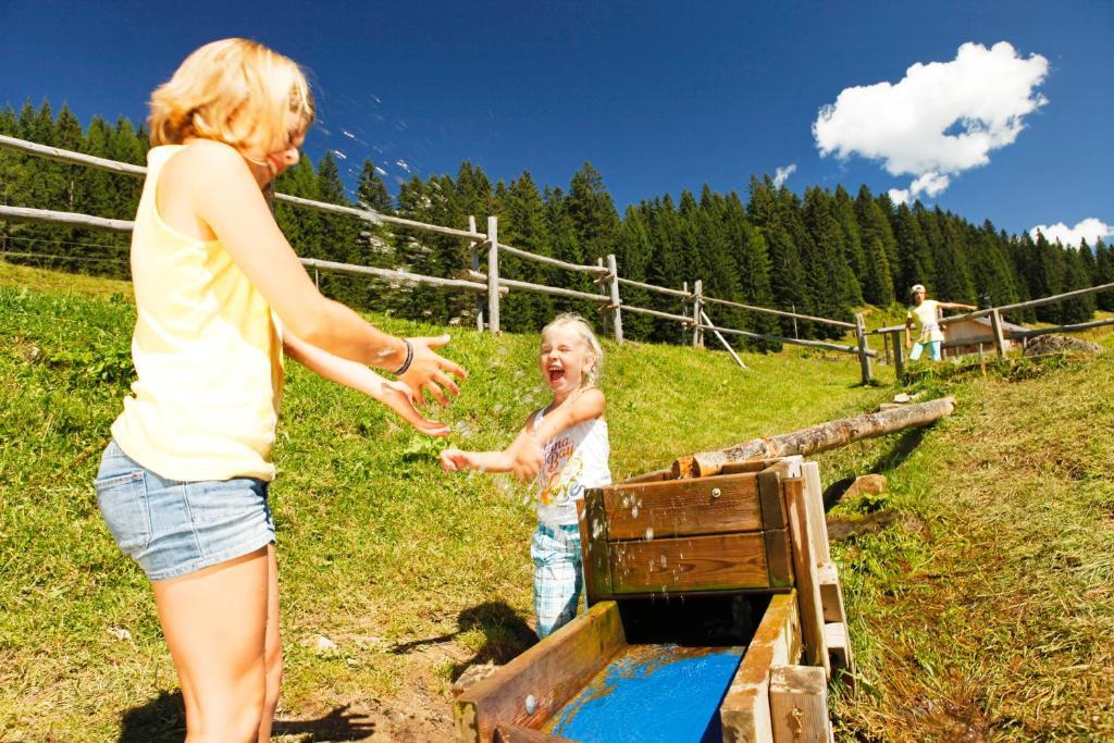 Dachstein West Hotel Gmbh-Kirchenwirt Russbach Русбах ам Пас Гшют Екстериор снимка