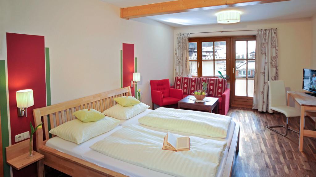 Dachstein West Hotel Gmbh-Kirchenwirt Russbach Русбах ам Пас Гшют Екстериор снимка