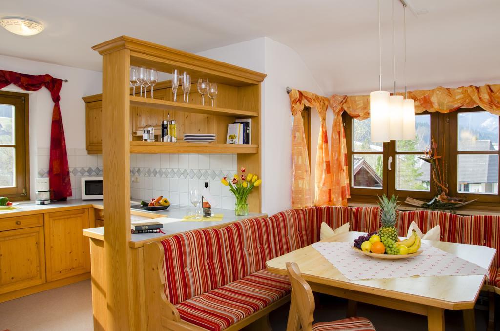 Dachstein West Hotel Gmbh-Kirchenwirt Russbach Русбах ам Пас Гшют Екстериор снимка